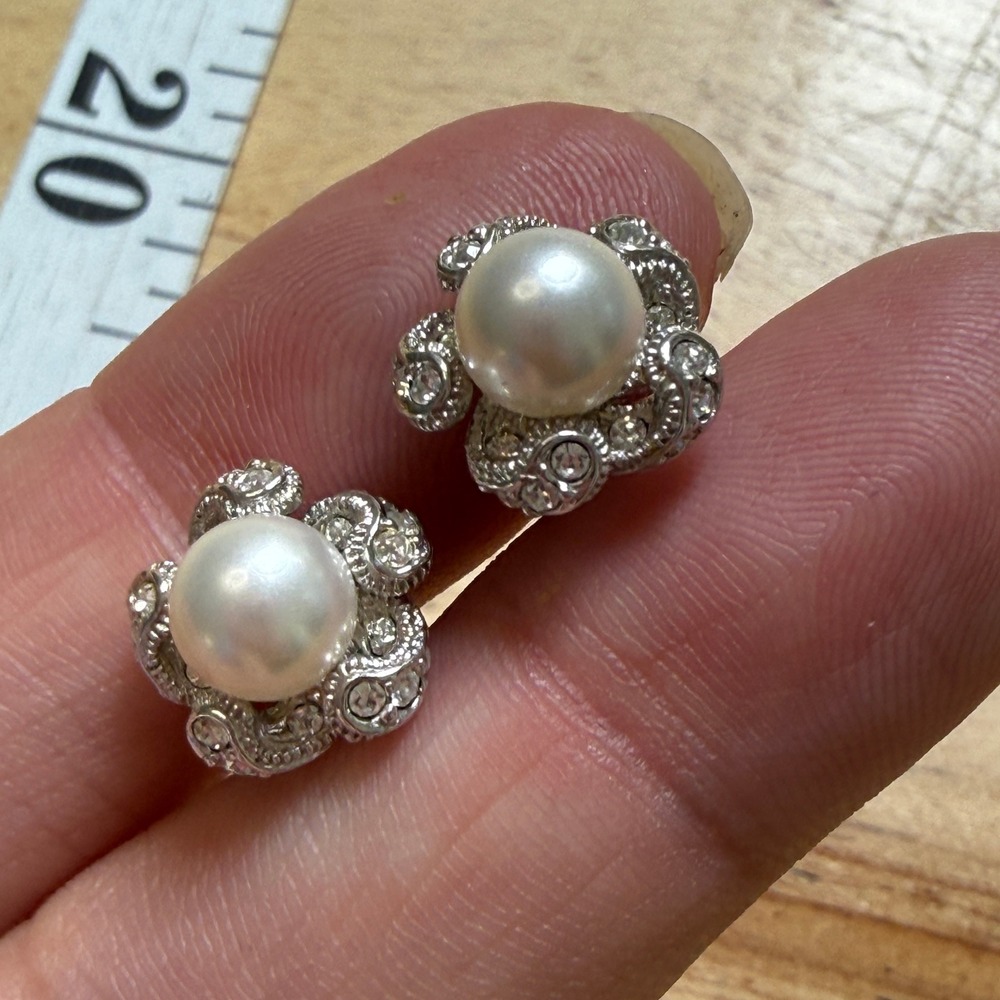 Nadri Flower Stud Earrings Silver Pearl Floral Crystal Classic Elegant - Picture 2 of 13